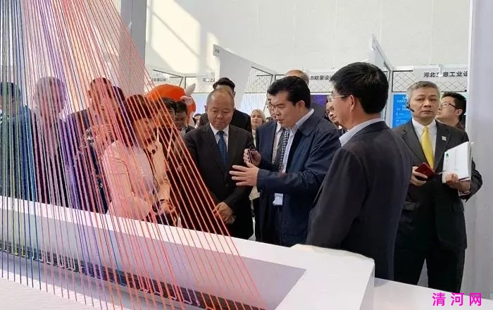 国家工信部副部长王江平等参观展区