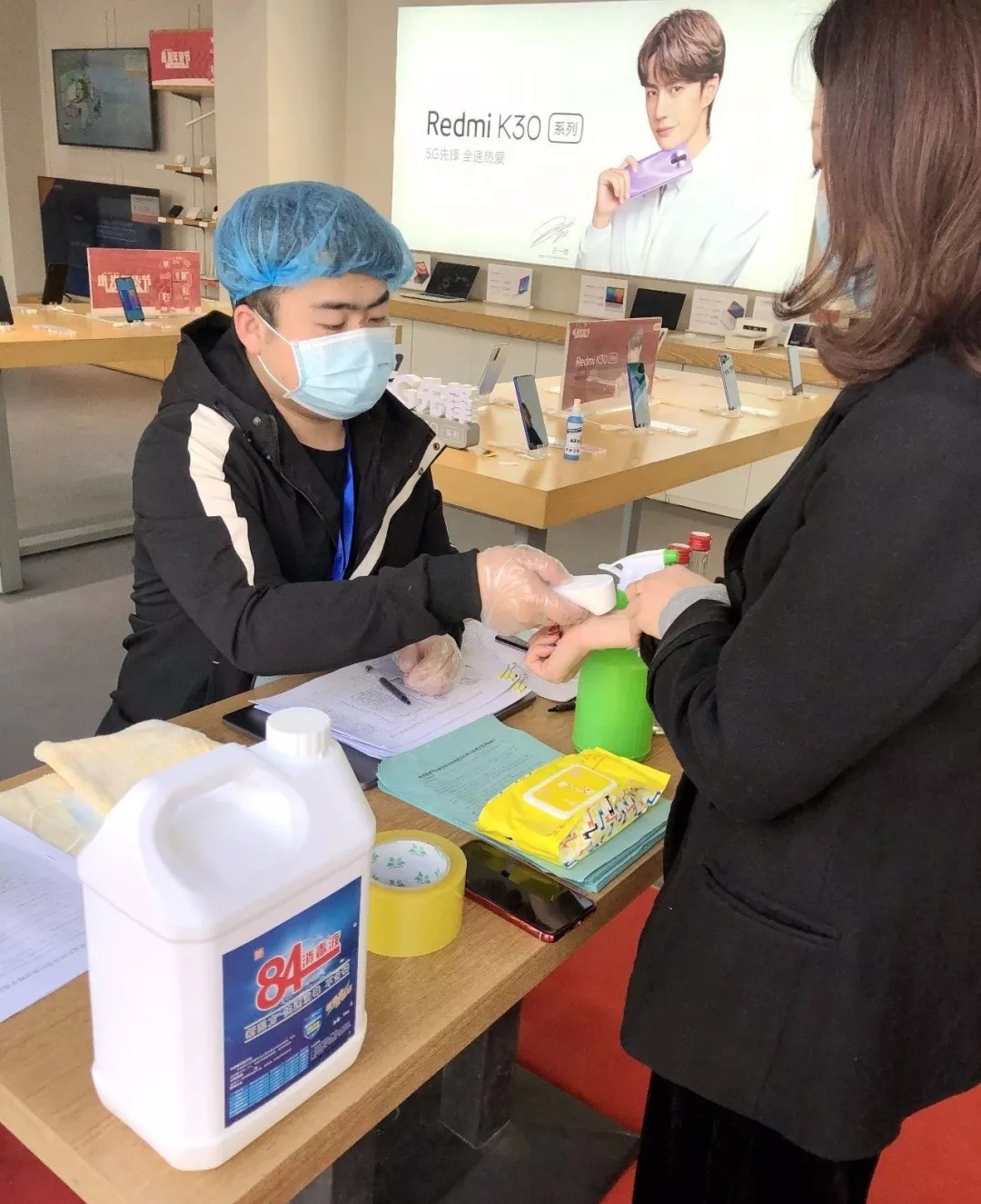 战疫情、保民生
