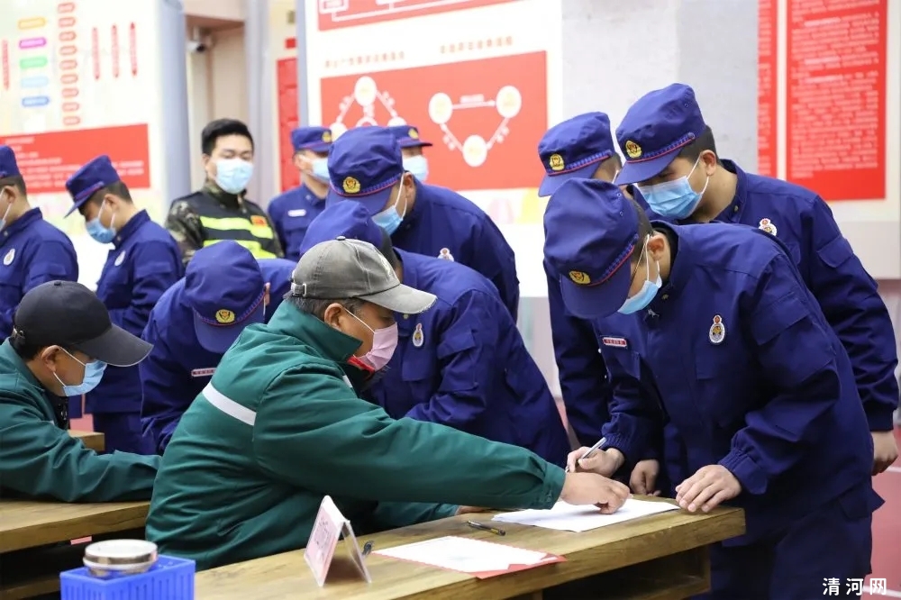 清河县机关干部踊跃无偿献血