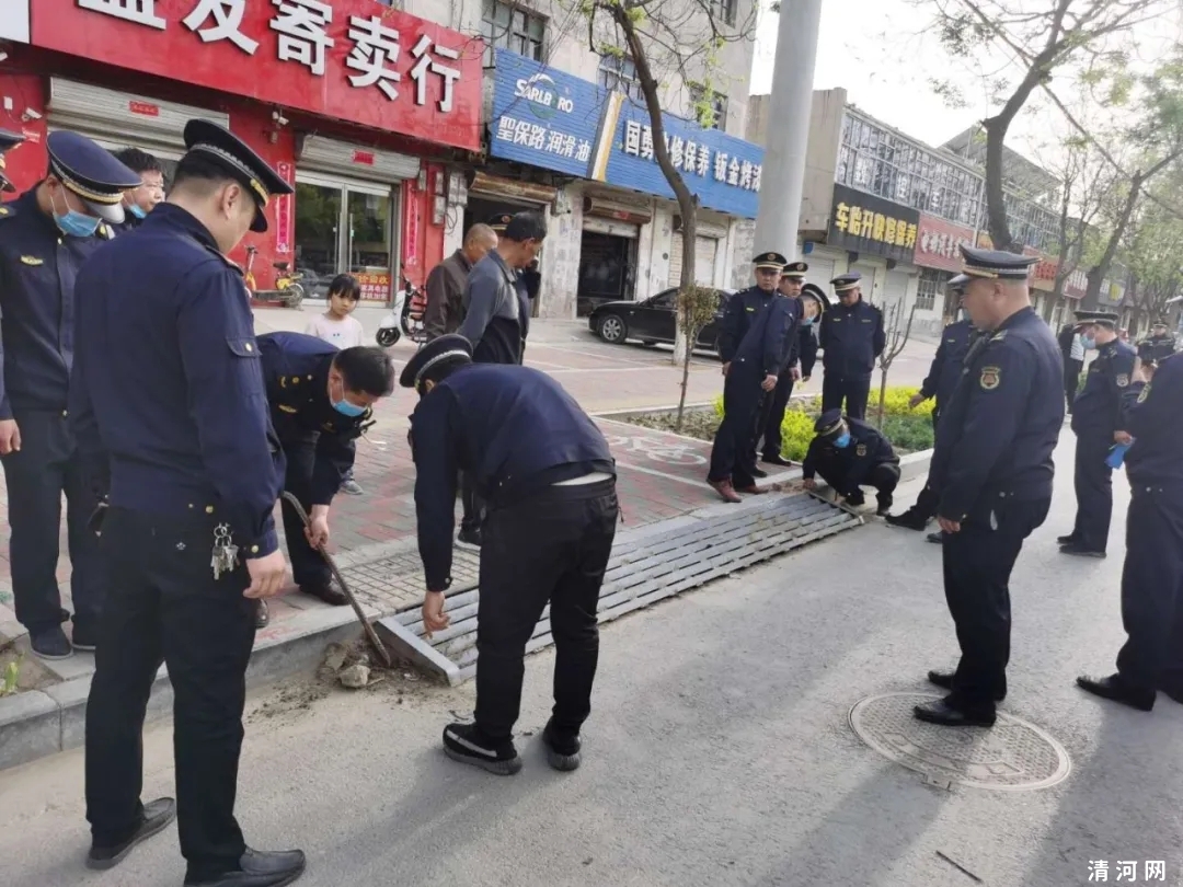城管执法局将长江街，三羊街，运河街，嵩山路，赣江街等流动摊点一 一处理