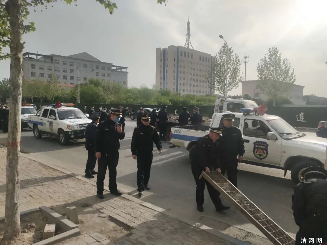 城管执法局将长江街，三羊街，运河街，嵩山路，赣江街等流动摊点一 一处理