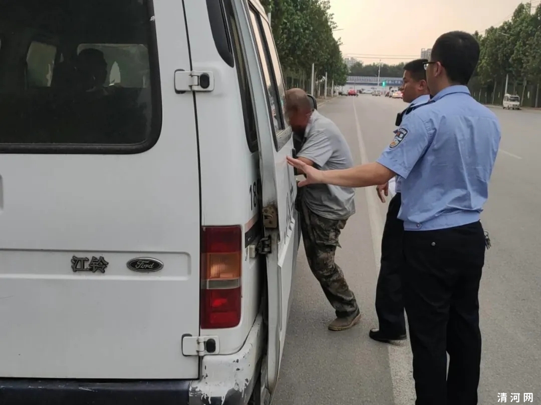 清河张某在黄河街与华山路交叉口附近蓄意点燃秸秆被拘留五日！