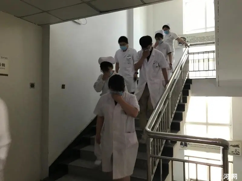 防患于未“燃”——消防安全宣讲走进县中医院